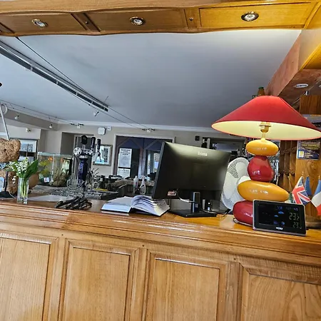 Отель Logis Hotel-restaurant Le Val D'amby Hieres-Sur-Amby