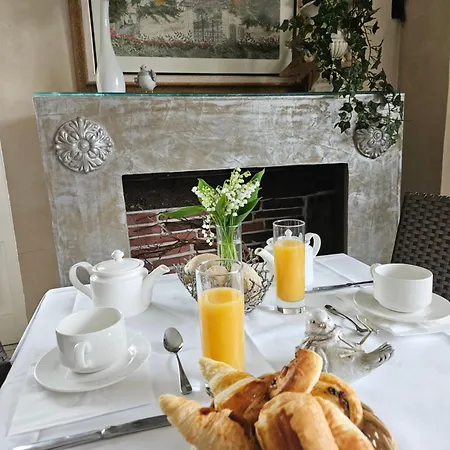 Отель Logis Hotel-restaurant Le Val D'amby Hieres-Sur-Amby