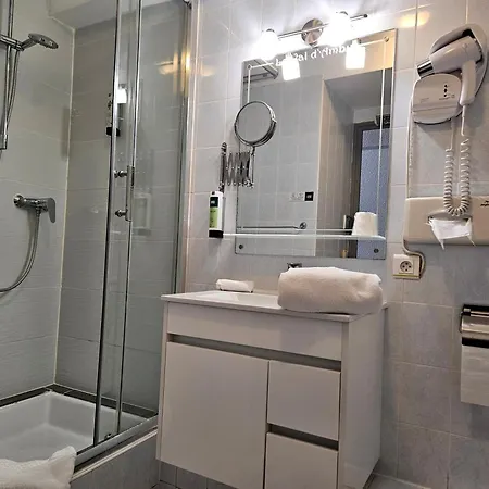 Отель Logis Hotel-restaurant Le Val D'amby