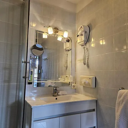 Logis Hotel-restaurant Le Val D'amby 3* Hieres-Sur-Amby