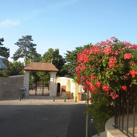 Отель Logis Hotel-restaurant Le Val D'amby