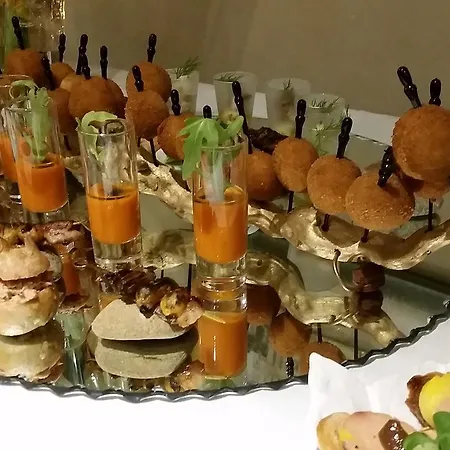 Отель Logis Hotel-restaurant Le Val D'amby 3*